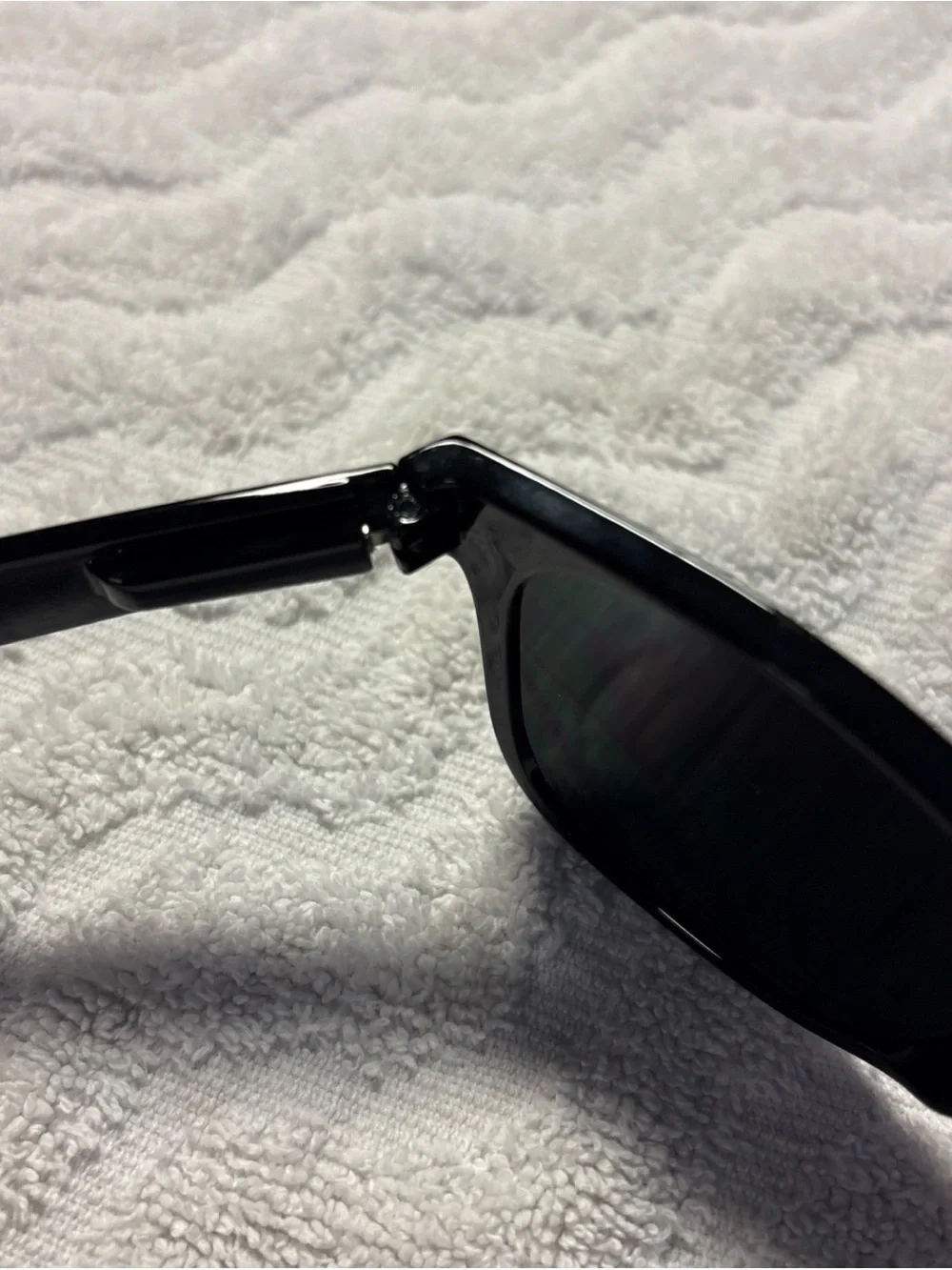 Classic Black Men's Sunglasses - Timeless Wayfarer Style